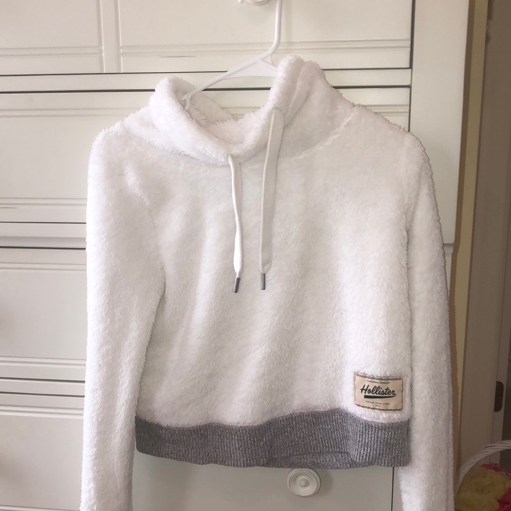 Hollister Fluffy Cropped Hoodie
